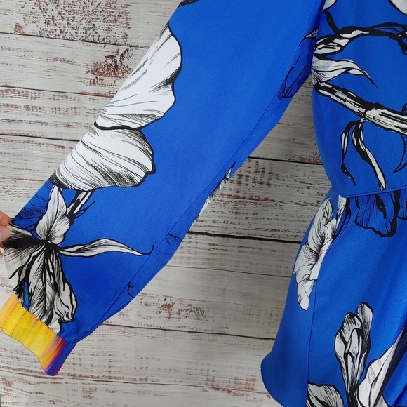 ROBERT Graham silk wrap top size M - Picture 5 of 16